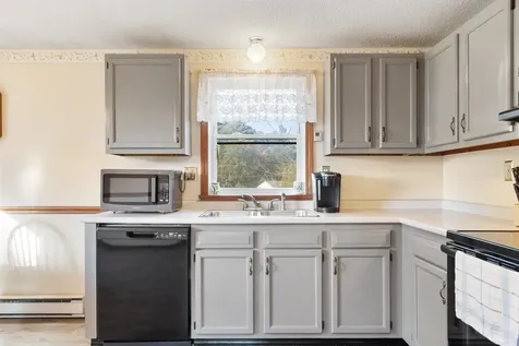 66L Derryfield Road Derry NH 03038