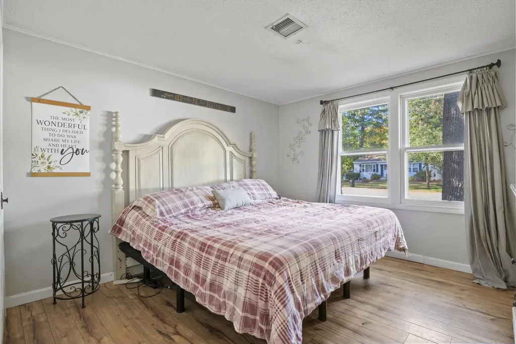 4 Chesapeake Road Nashua NH 03062