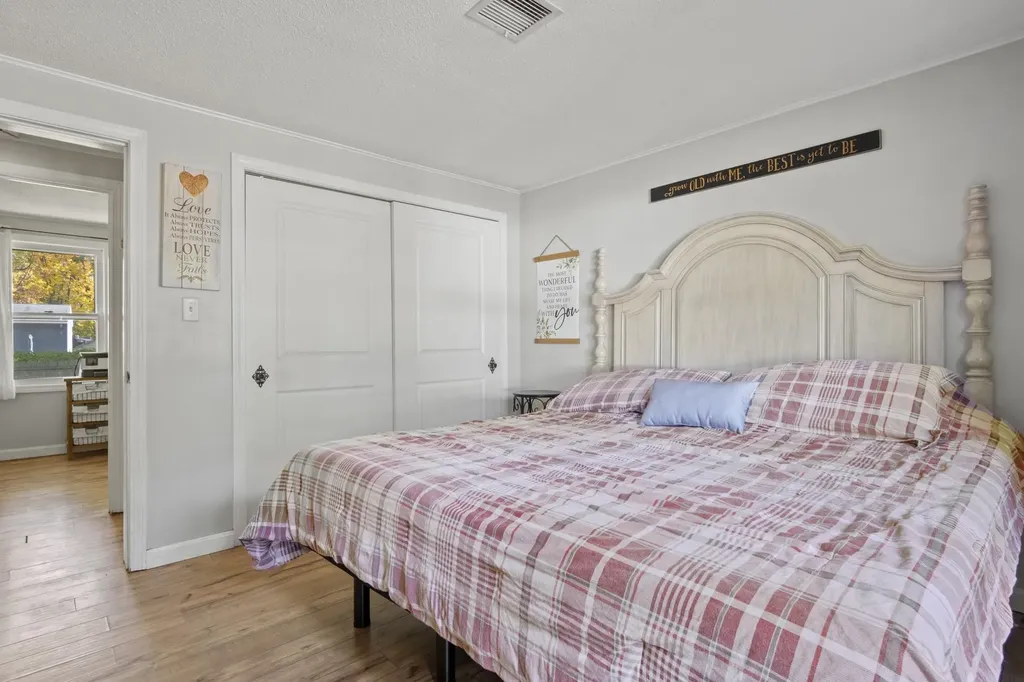 4 Chesapeake Road Nashua NH 03062