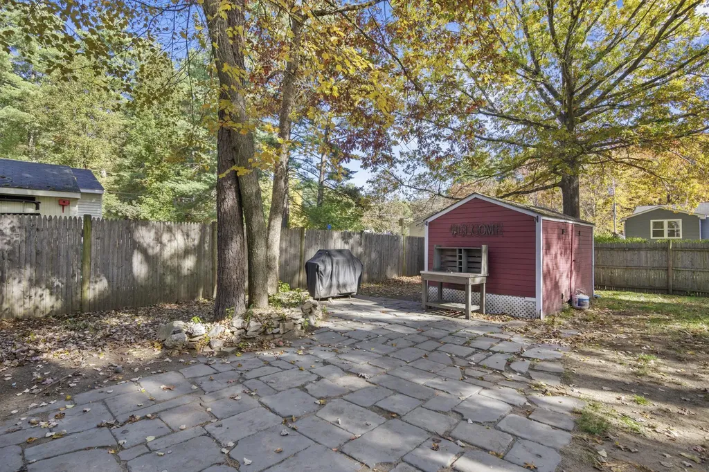 4 Chesapeake Road Nashua NH 03062