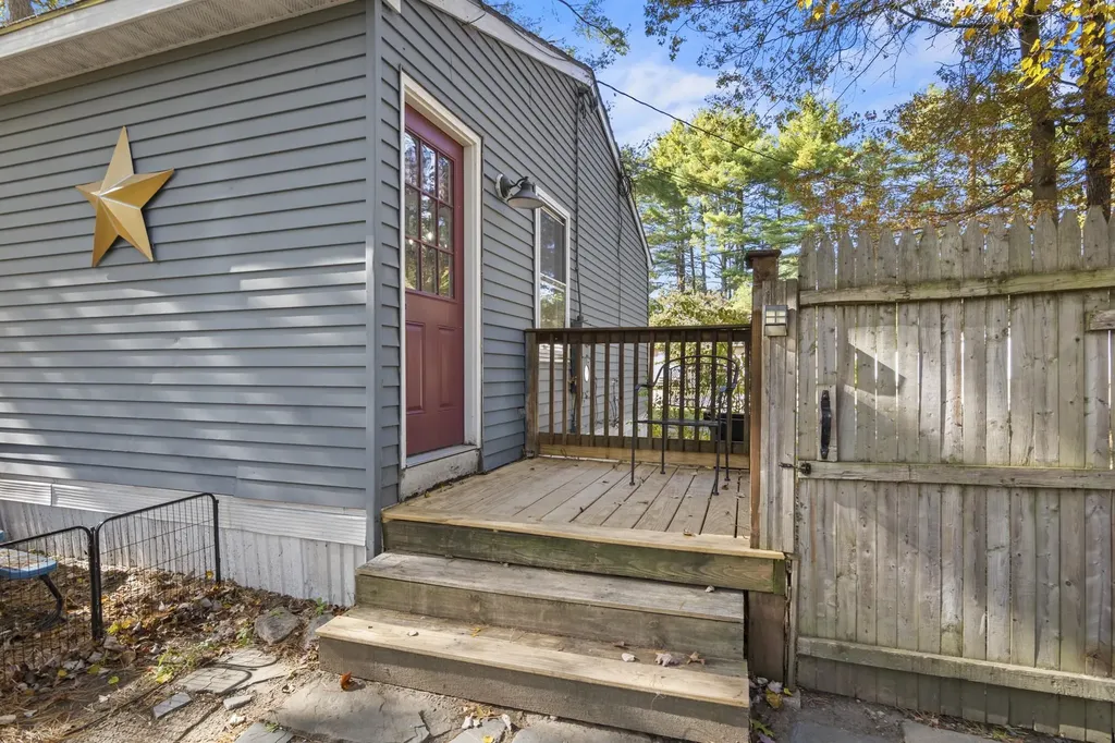 4 Chesapeake Road Nashua NH 03062