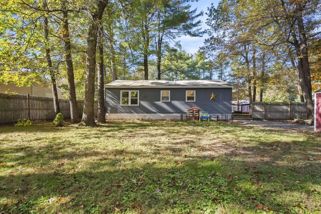 4 Chesapeake Road Nashua NH 03062