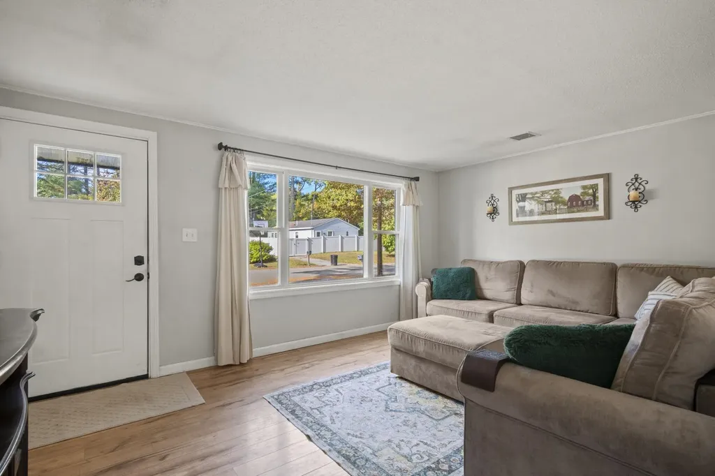 4 Chesapeake Road Nashua NH 03062