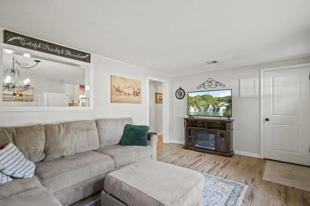 4 Chesapeake Road Nashua NH 03062