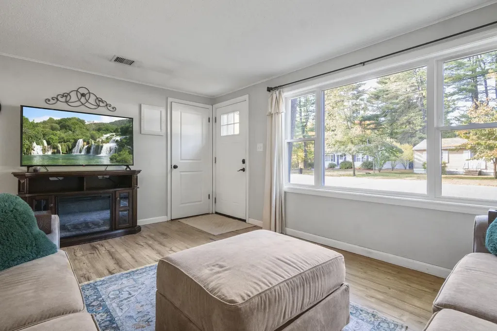 4 Chesapeake Road Nashua NH 03062