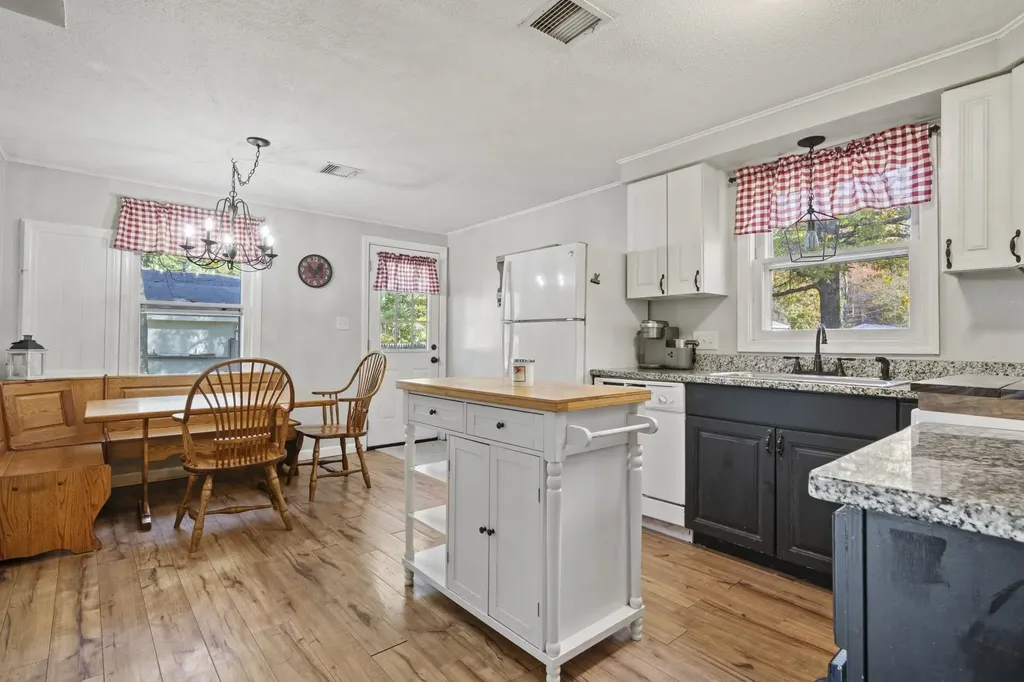 4 Chesapeake Road Nashua NH 03062