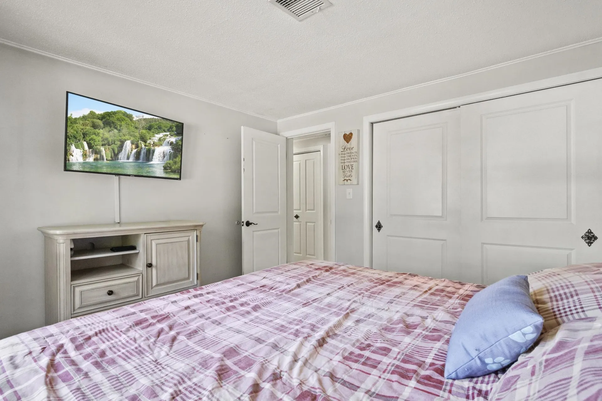 4 Chesapeake Road Nashua NH 03062