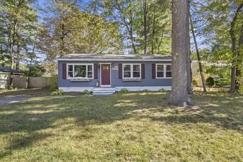 4 Chesapeake Road Nashua NH 03062
