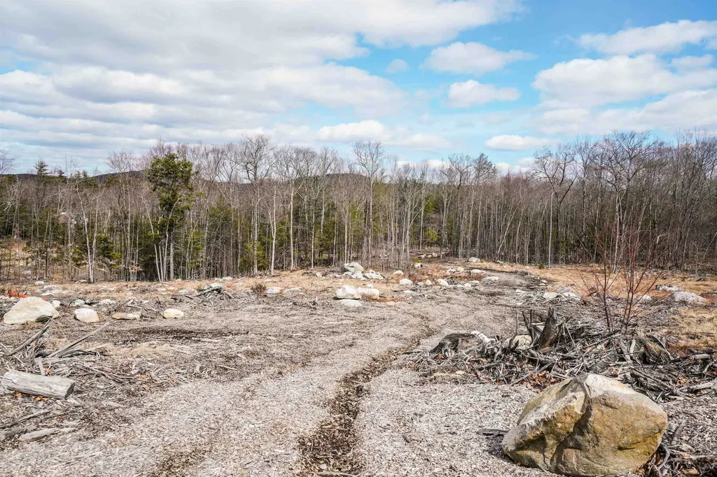 15-32-1-4 Chestnut Hill Road New Boston NH 03070