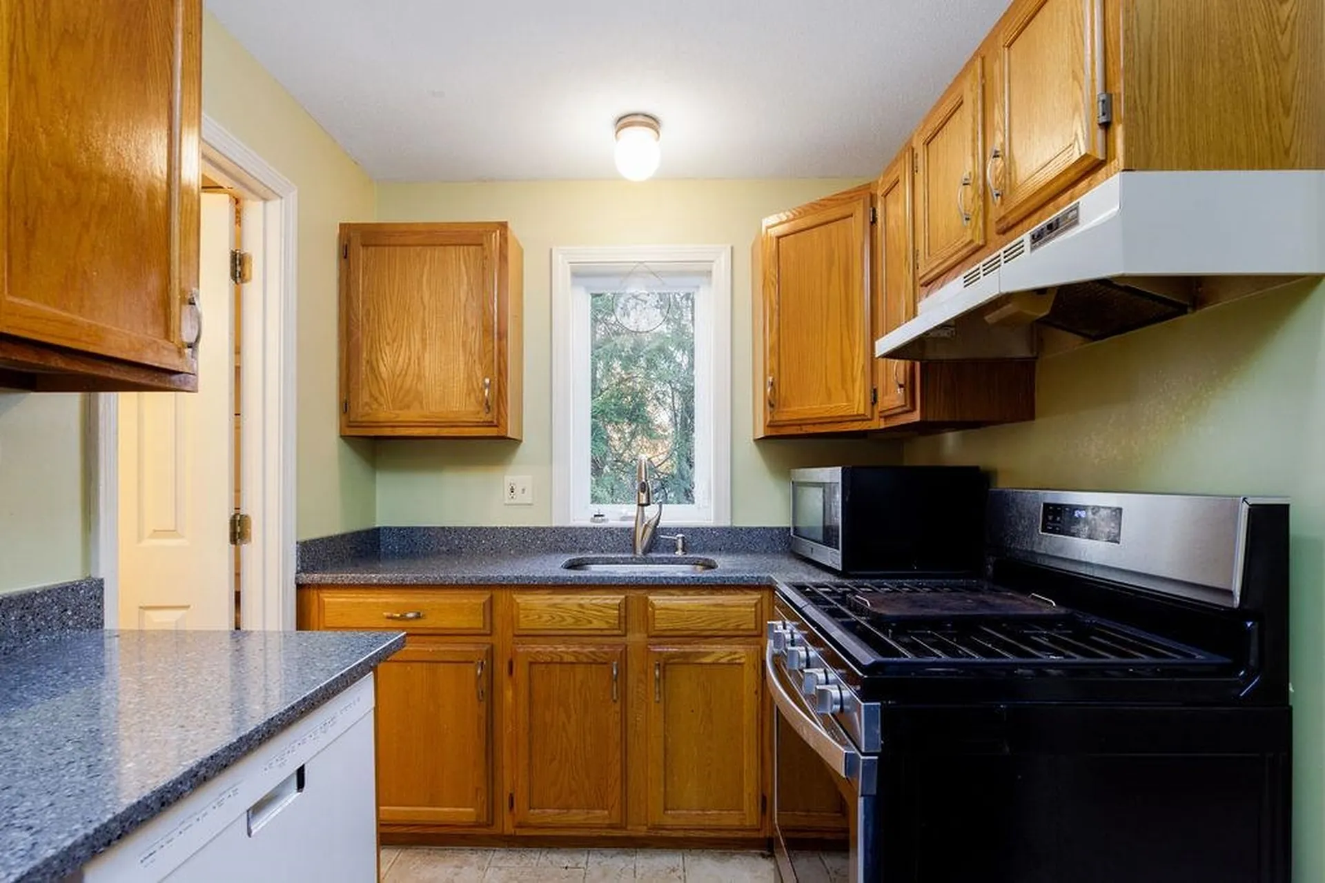 76 Colonial Drive Hartford VT 05001