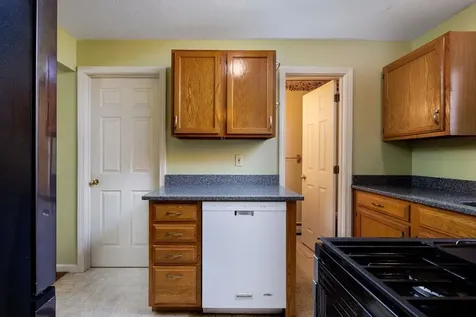 76 Colonial Drive Hartford VT 05001