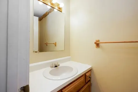 76 Colonial Drive Hartford VT 05001