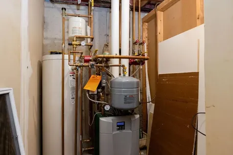 76 Colonial Drive Hartford VT 05001