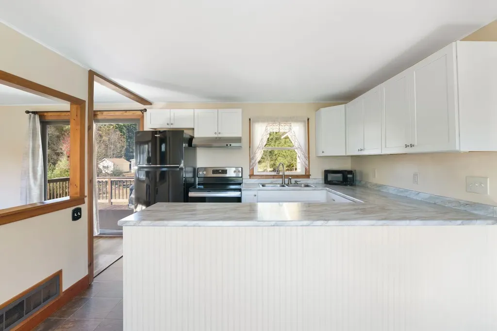 18 Monument Road Hinsdale NH 03451