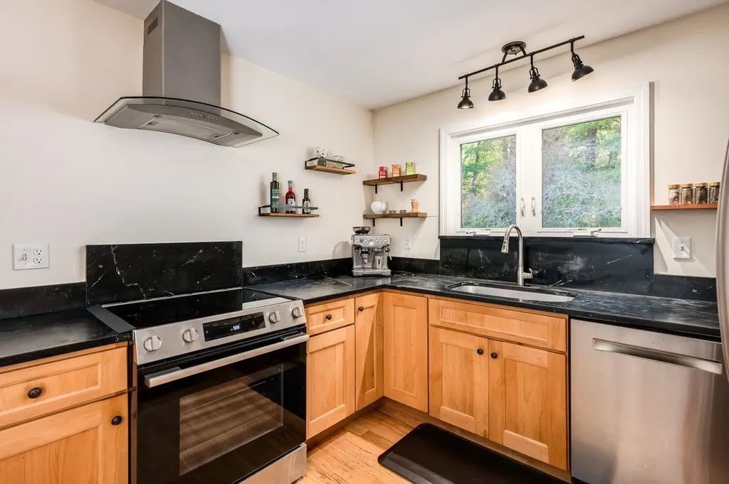 7 Beards Landing Durham NH 03824