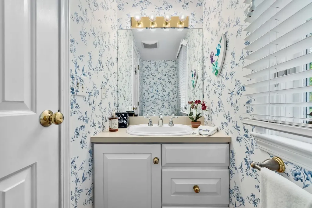 54 Brookside Drive Stratham NH 03885