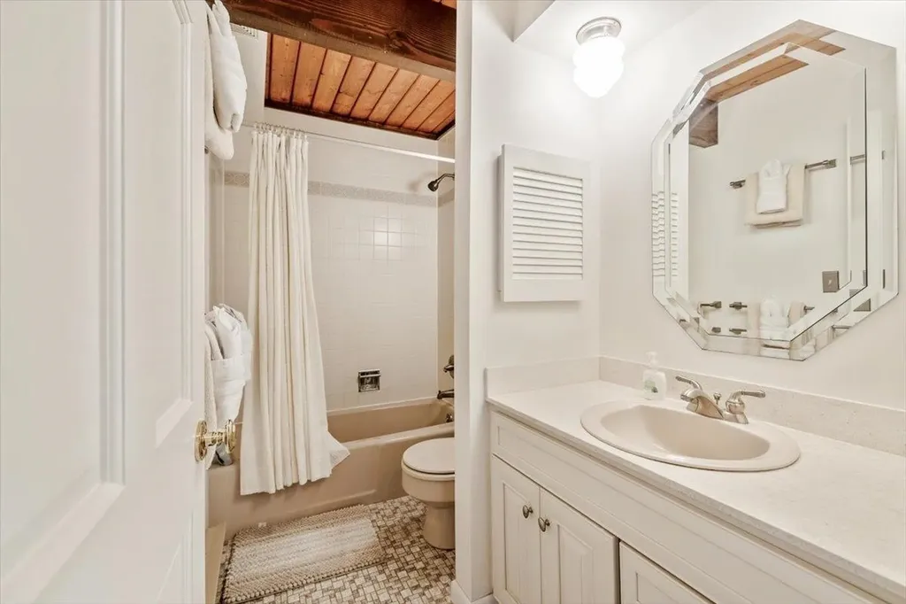 120 Poor Farm Road Alburgh VT 05440