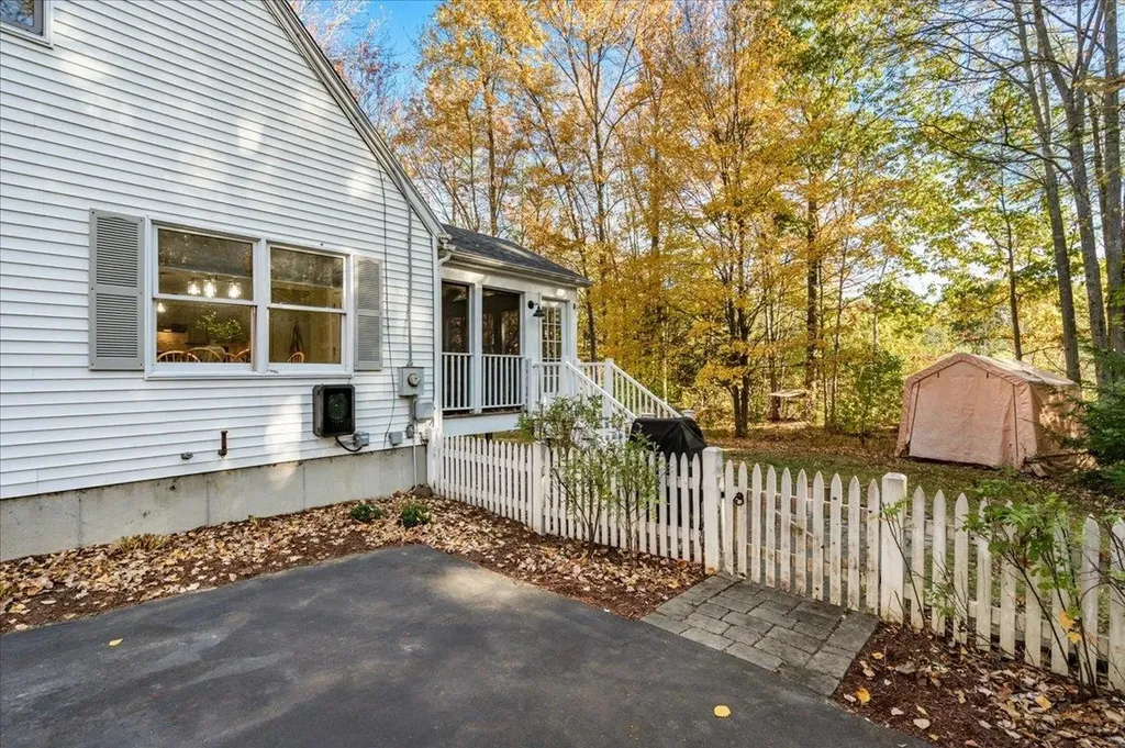 54 Ledgeview Drive Rochester NH 03839