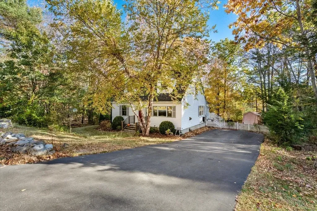 54 Ledgeview Drive Rochester NH 03839