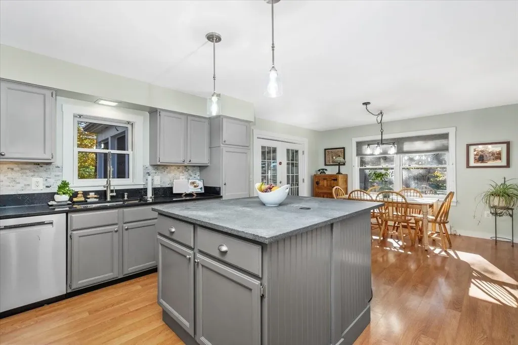 54 Ledgeview Drive Rochester NH 03839