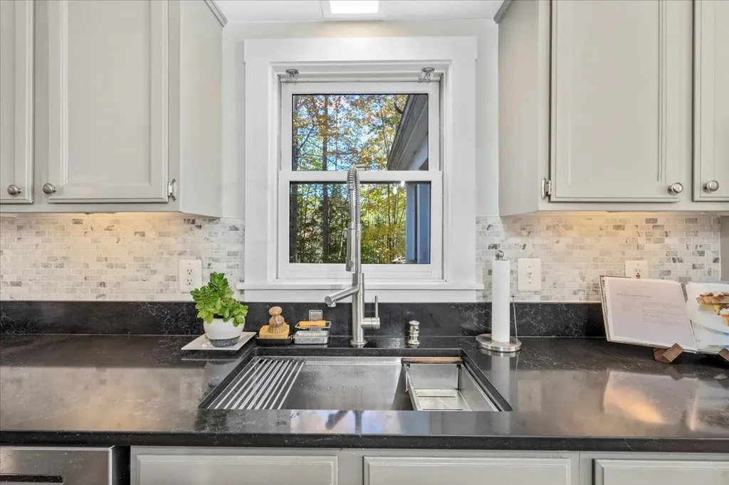 54 Ledgeview Drive Rochester NH 03839