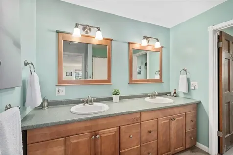 54 Ledgeview Drive Rochester NH 03839