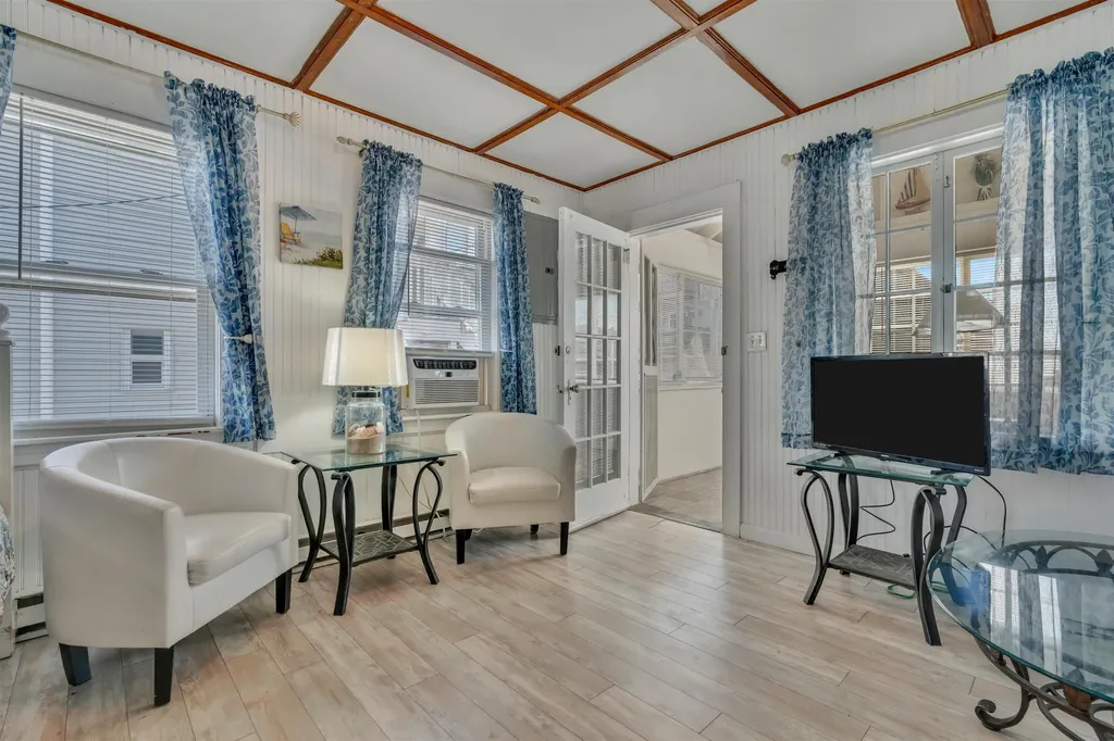 17 Johnson Avenue Hampton NH 03290-4906