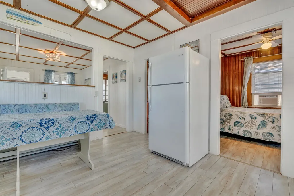 17 Johnson Avenue Hampton NH 03290-4906