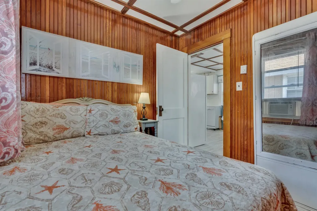 17 Johnson Avenue Hampton NH 03290-4906