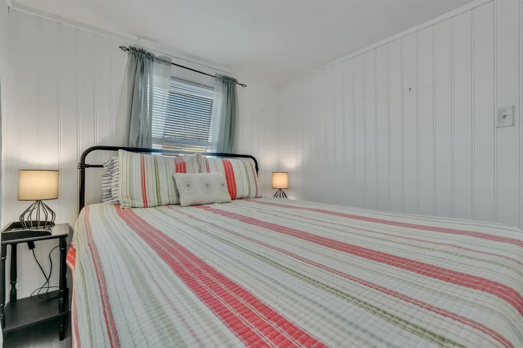 17 Johnson Avenue Hampton NH 03290-4906