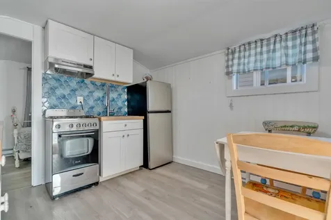 17 Johnson Avenue Hampton NH 03290-4906