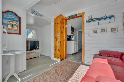 17 Johnson Avenue Hampton NH 03290-4906