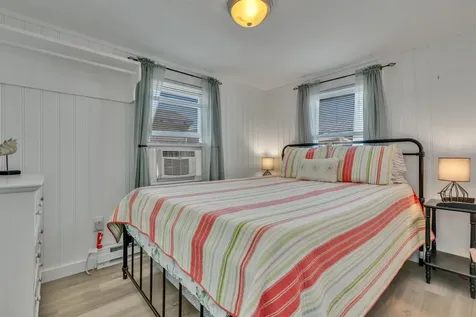 17 Johnson Avenue Hampton NH 03290-4906