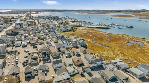 17 Johnson Avenue Hampton NH 03290-4906