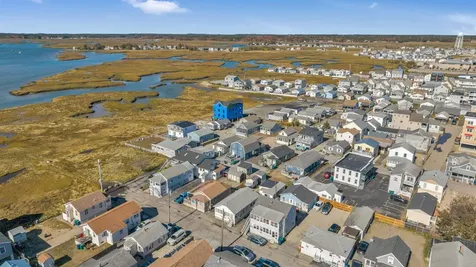 17 Johnson Avenue Hampton NH 03290-4906