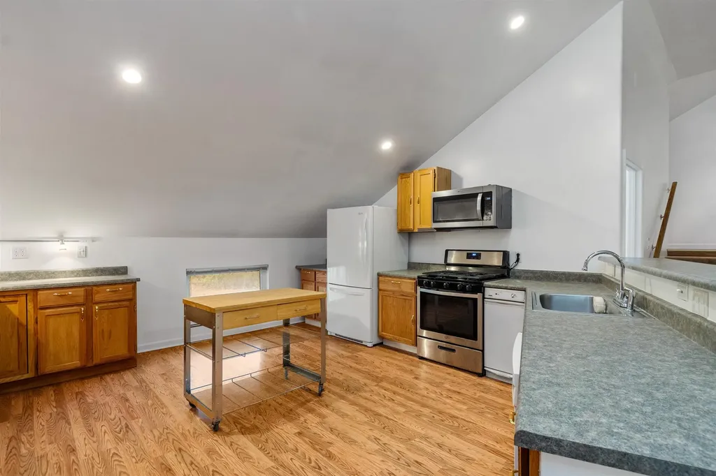 97 Bittersweet Hill Hinesburg VT 05461