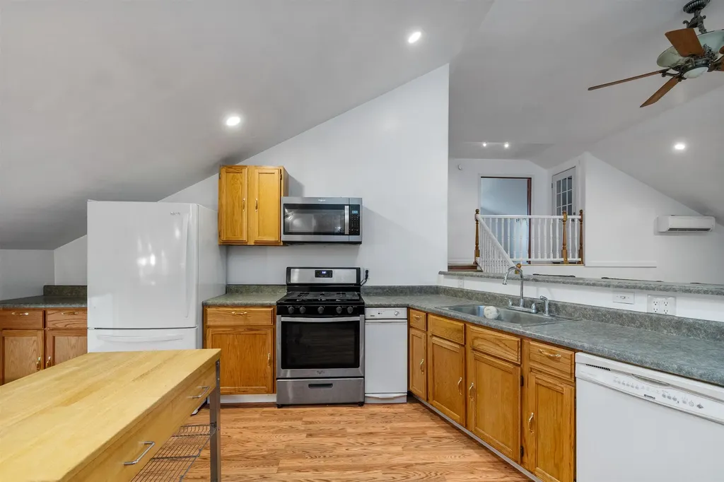 97 Bittersweet Hill Hinesburg VT 05461