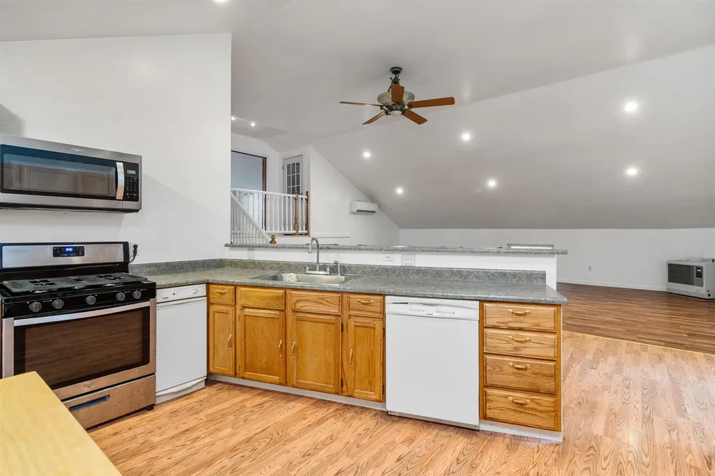 97 Bittersweet Hill Hinesburg VT 05461