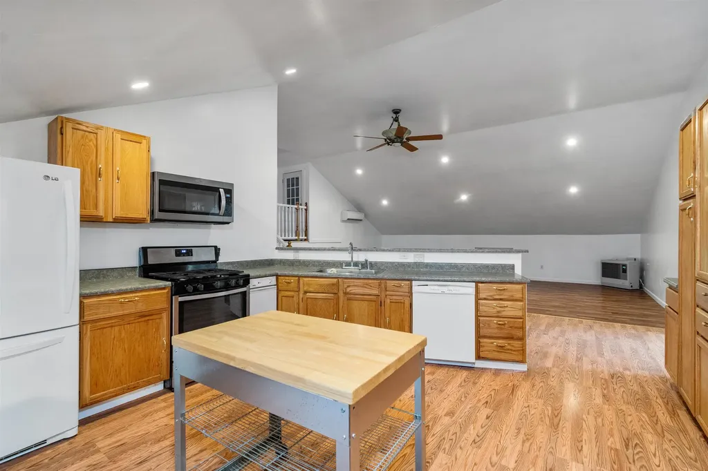 97 Bittersweet Hill Hinesburg VT 05461