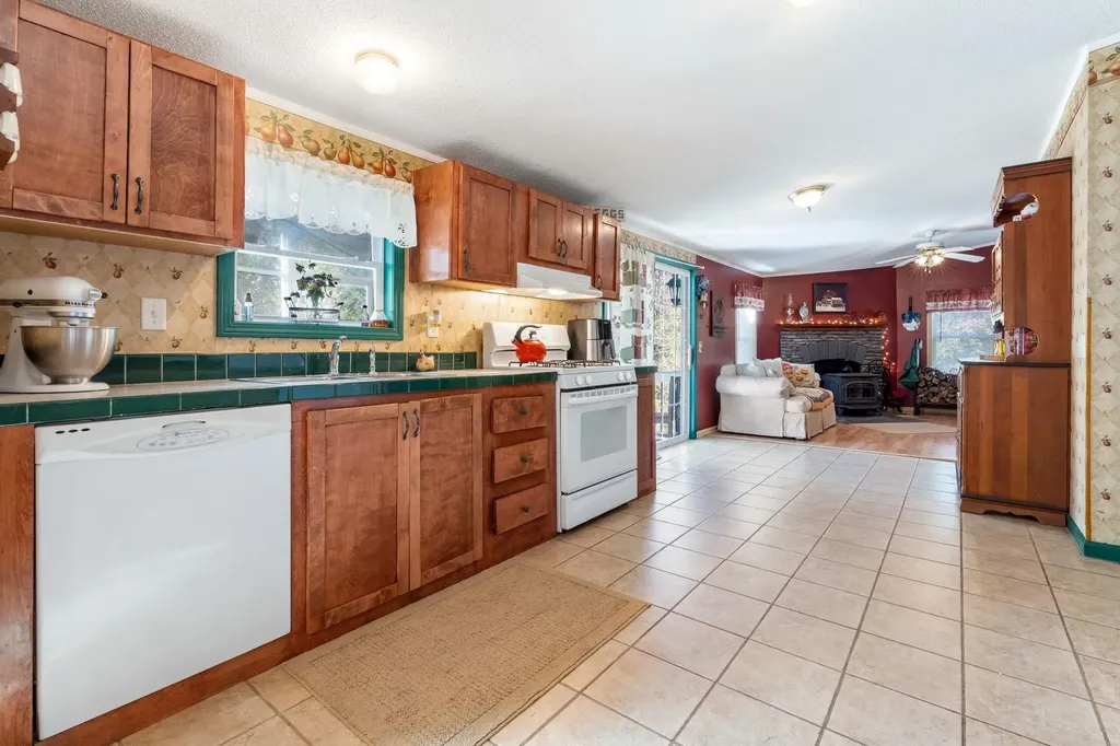 714 Old New Ipswich Road Rindge NH 03461