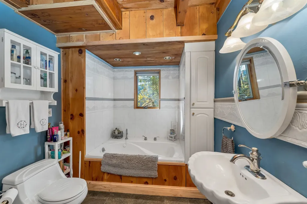 20 Pine Lane Road Ossipee NH 03890