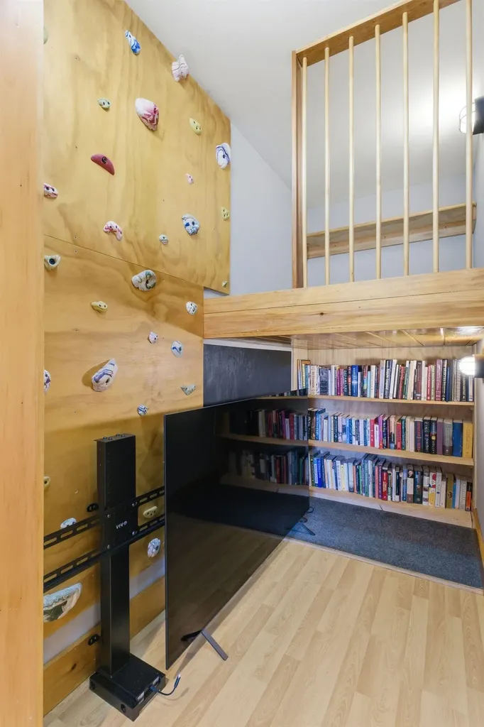 34 Courtland Drive Danbury NH 03230