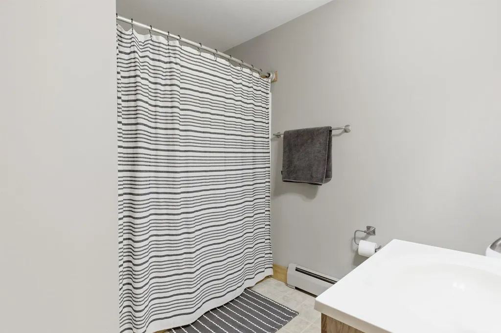 34 Courtland Drive Danbury NH 03230