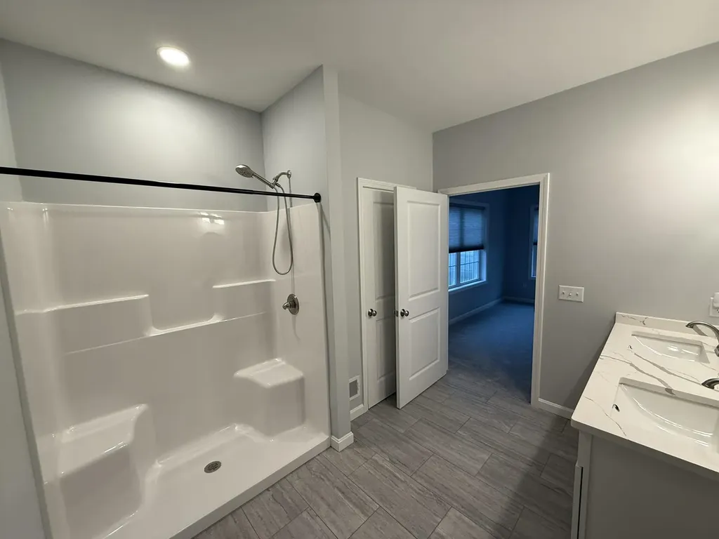 11 Venus Way Pelham NH 03076