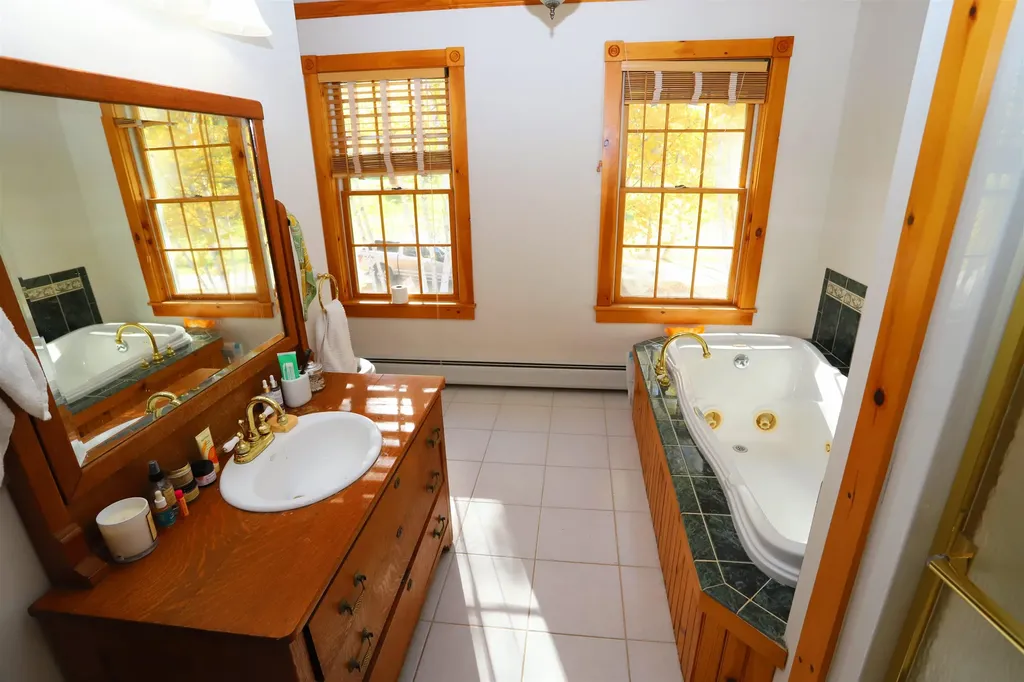 36 Tomahawk Path Derby VT 05829