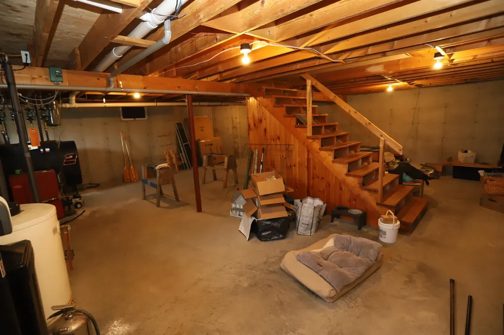 36 Tomahawk Path Derby VT 05829