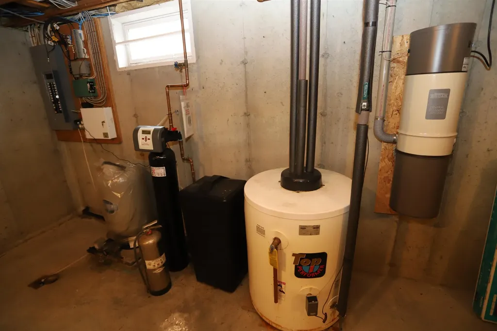 36 Tomahawk Path Derby VT 05829