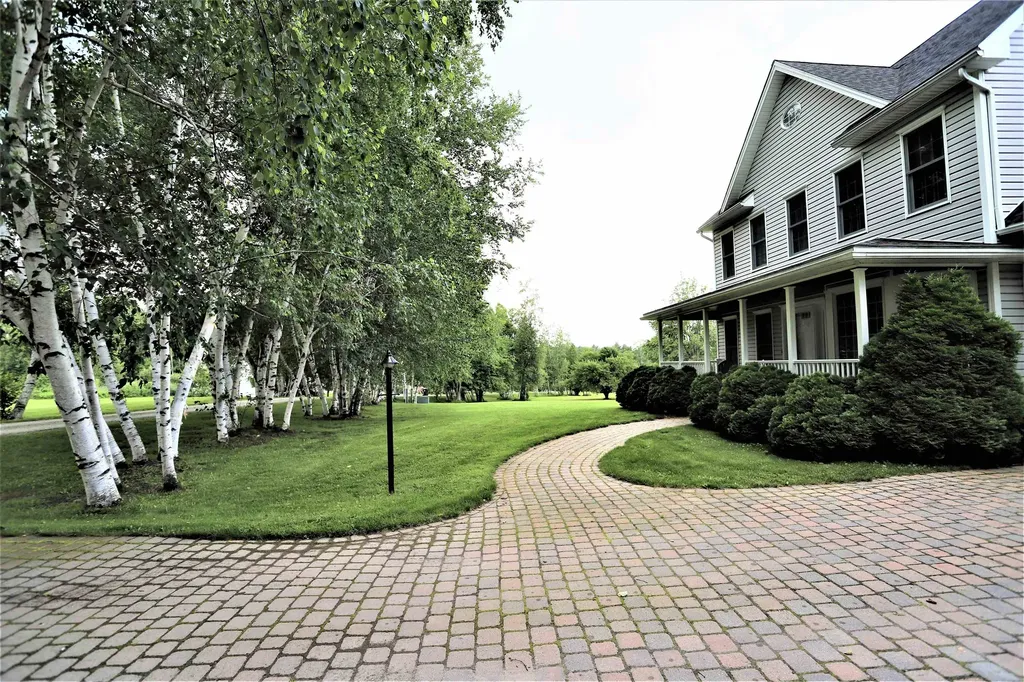 36 Tomahawk Path Derby VT 05829