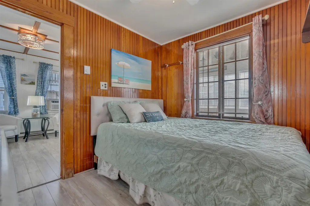 17 Johnson Avenue Hampton NH 03290-4906