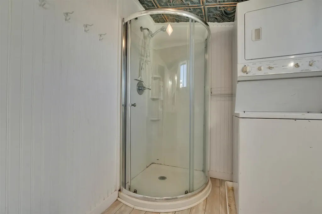 17 Johnson Avenue Hampton NH 03290-4906